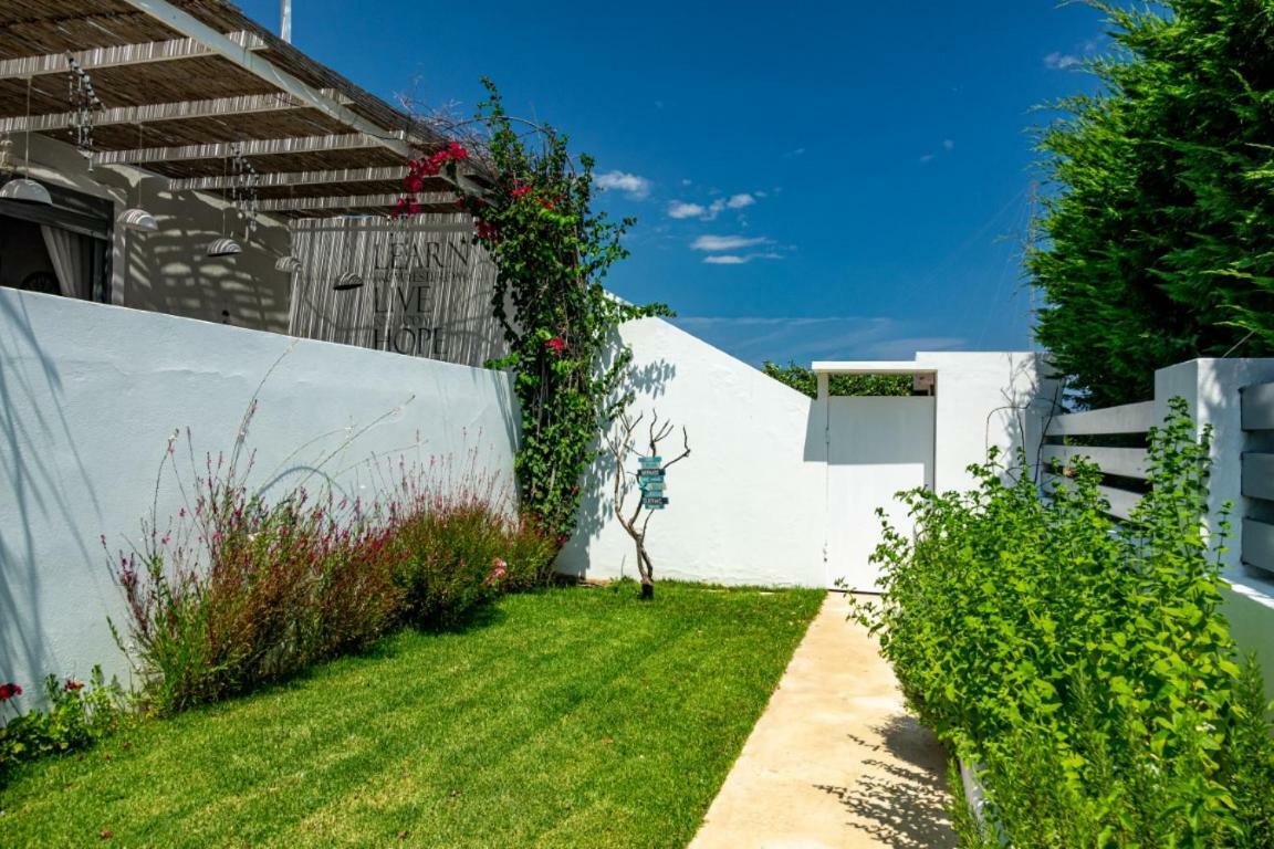 Zen Villa In Schinias Exterior photo